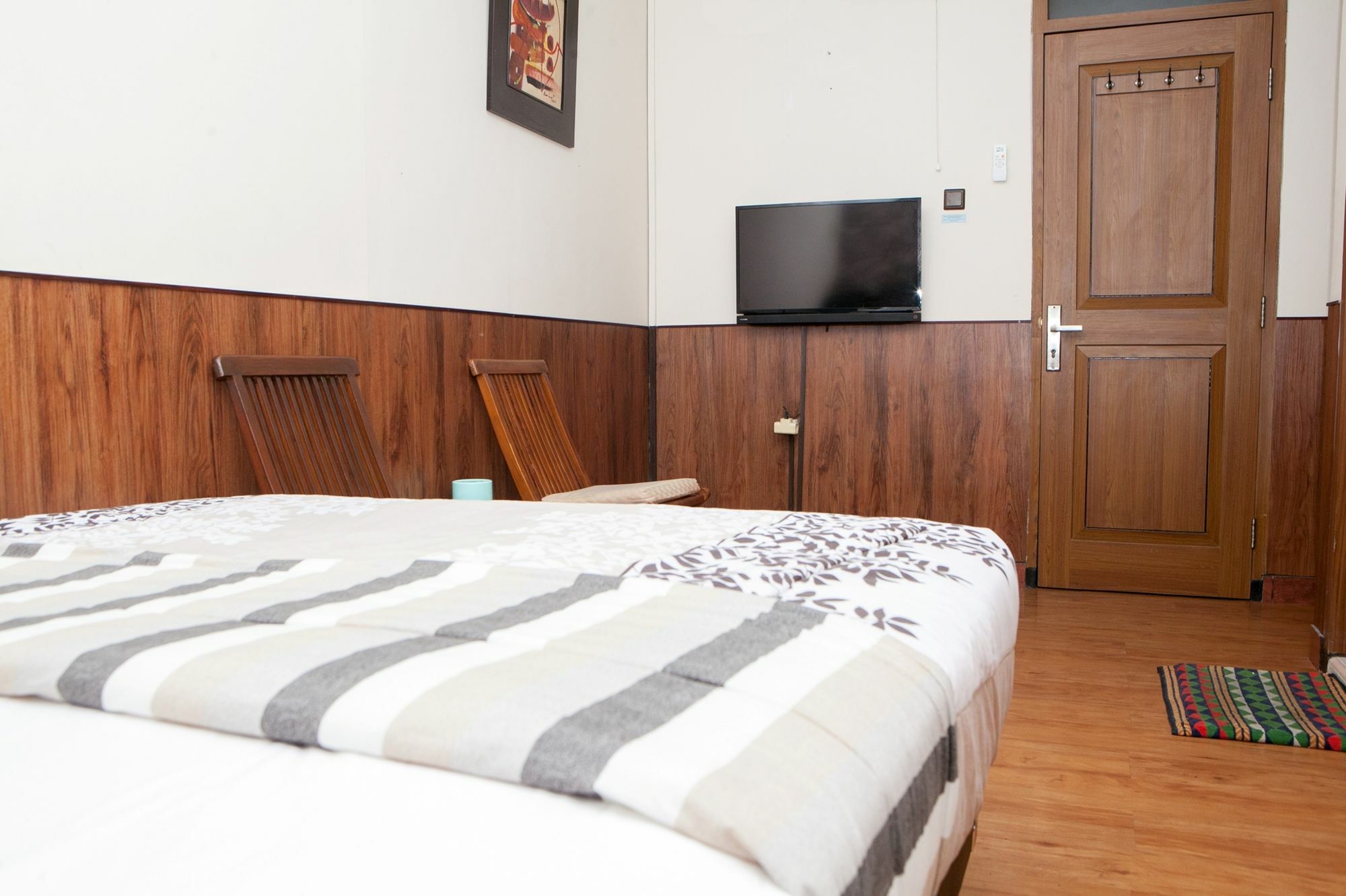 Reddoorz Plus Near Riau Street Бандунг Экстерьер фото